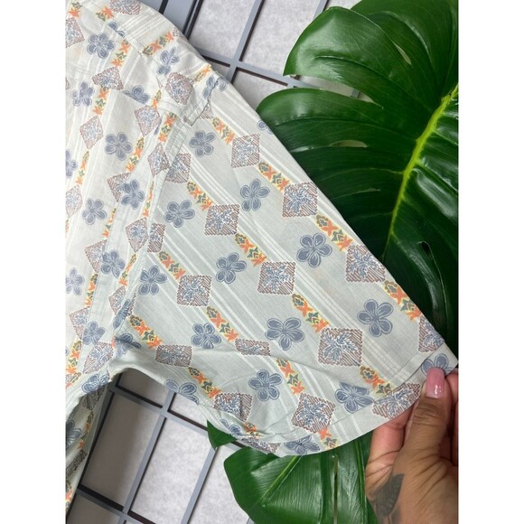 Columbia Mens Shirt  Button up geometric Print  Blue Vertex Short Sleeve XL - Picture 8 of 8